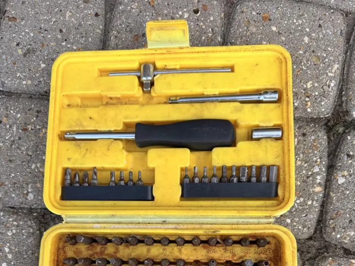 Items for sale
– Small complete ratchet screwdriver set £5