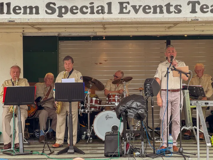 Moonlight Serenade Perform Music From Glen Miller