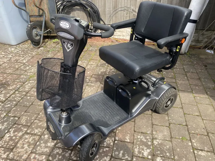 Items for sale
– Sterling Sapphire 2, 4 wheel mobility scooter. £390: