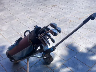 Items for sale
– Golf clubs and trolley £60