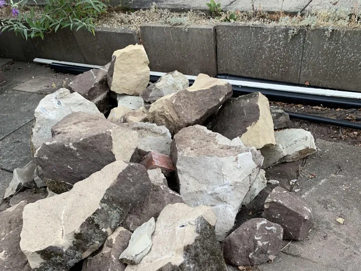 Items free to a good home! &ndash; Sandstone rocks n/r