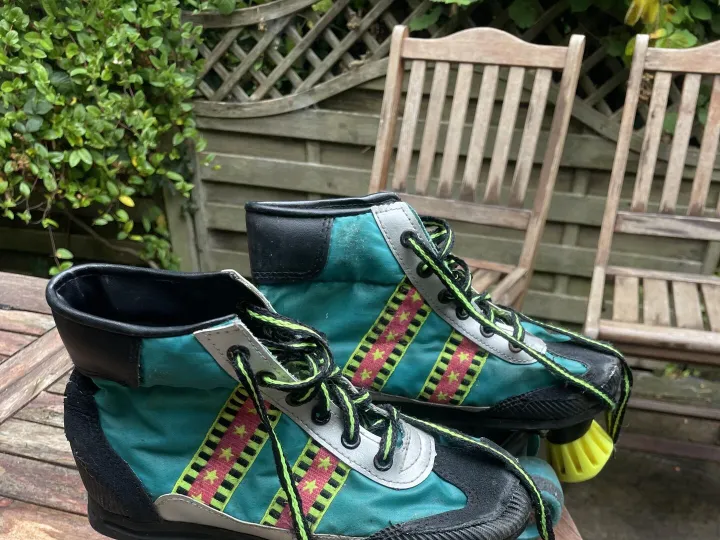 Items for sale
– Roller skates 8
