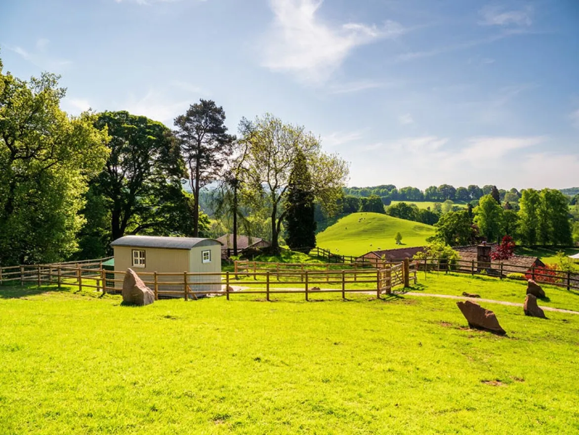 The Shepherd’s Crook shepherd’s hut in its own field at Wincle