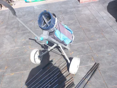 Items for sale
– Golf clubs and trolley £40