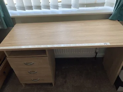 Items free to a good home! &ndash; Desk n/r