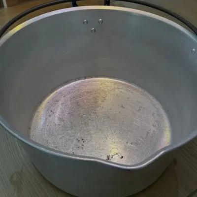 Items for sale
– Maslin Pan: Vintage Aluminium £5 £5