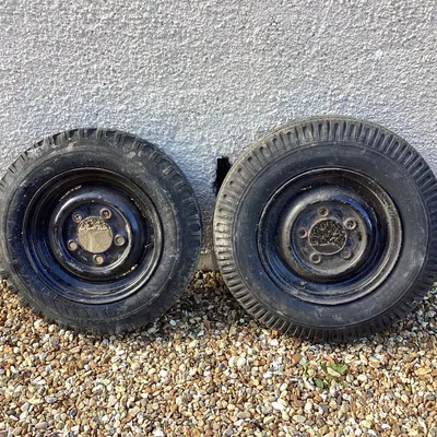 Items for sale
– Land rover wheels and tyres 20
