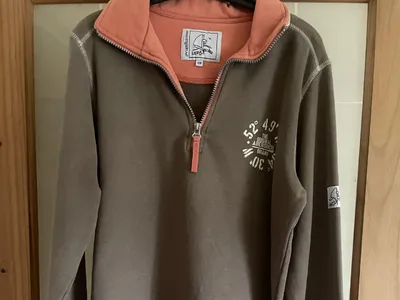 Items for sale
– Lazy jacks sweat shirt 9