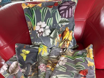 Items for sale
– 6 x velour cushion covers 55x55 £40