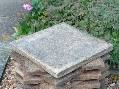 Items for sale
– 15, 45cm x 45cm Light Paving Slabs £5