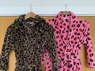 Items for sale
– 2x M&S girls dressing gowns aged 9-10yrs £12