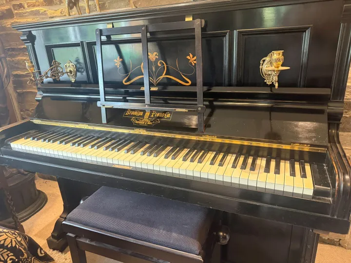 Items free to a good home! &ndash; Piano n/r