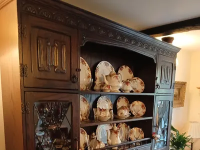 Items for sale
– Jaycee Oak Dresser £100