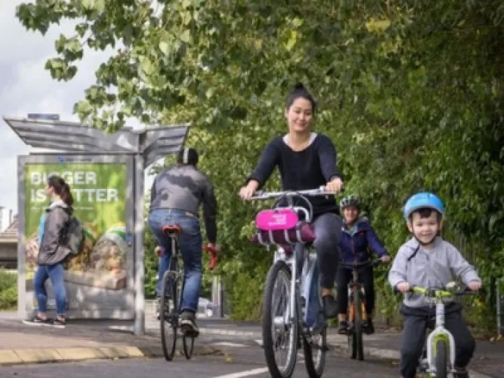 family-cycling