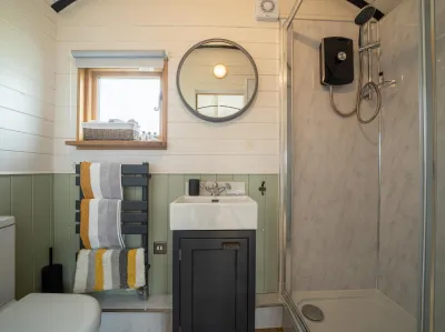 Overwater Luxury Glamping Wellington Interior 14