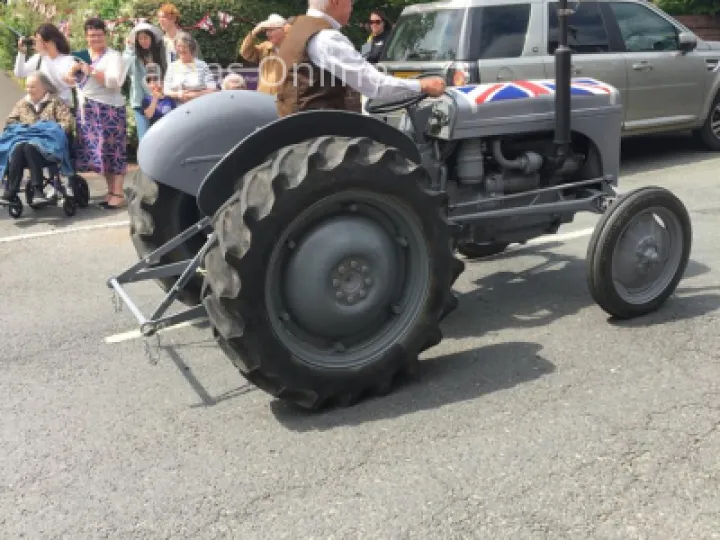 Tractor 4