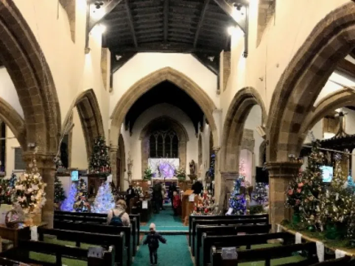 St Giles &ndash; Christmas Tree Festival