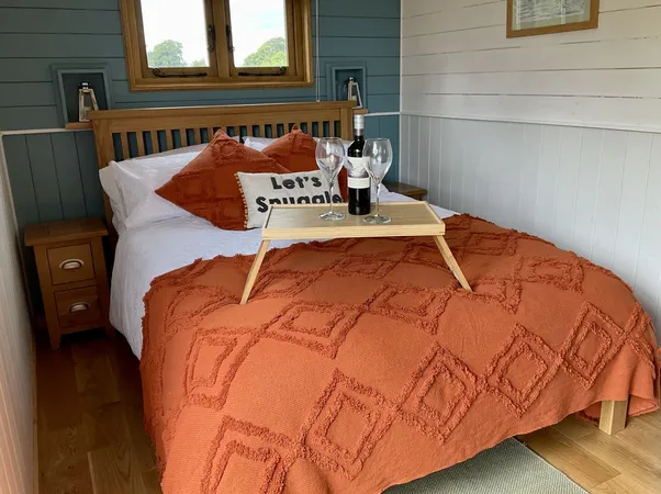 Peplo Bed