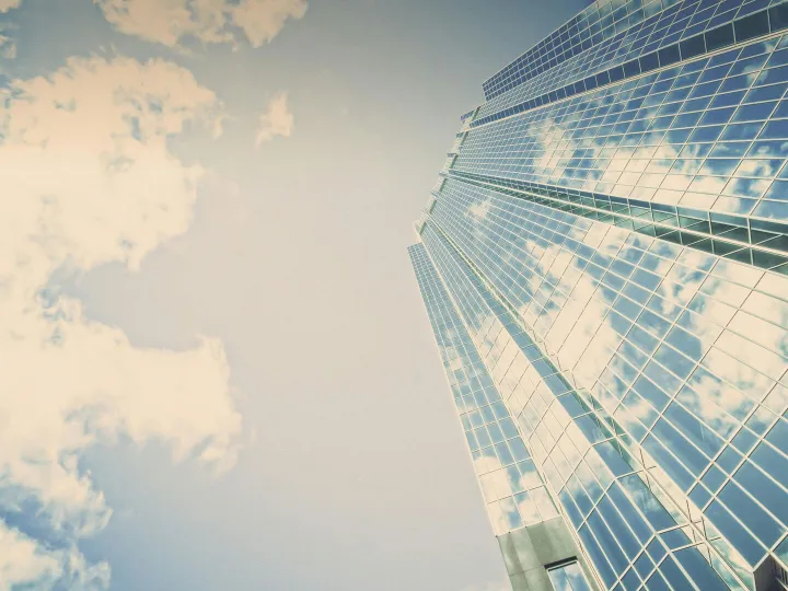 A stunning skyscraper in London, Ontario reflectin