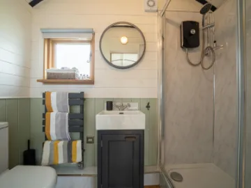 Overwater Luxury Glamping Wellington Interior 14