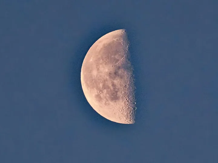 # a Lunar View F8925