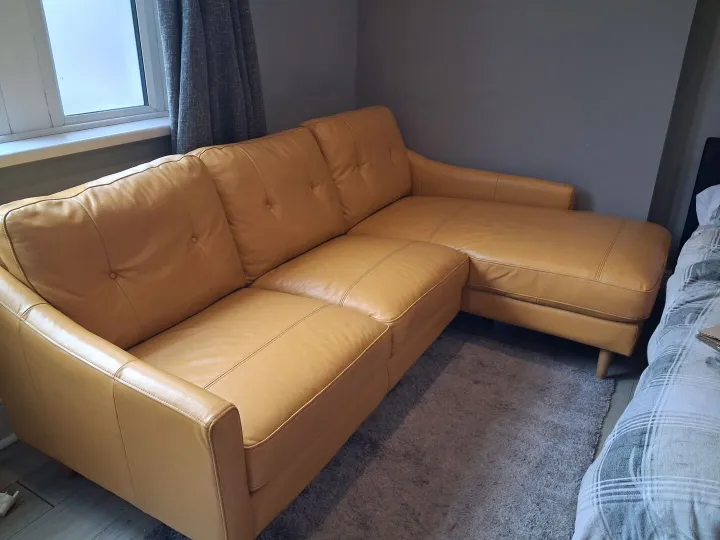 Items for sale
– Leather sofa £400