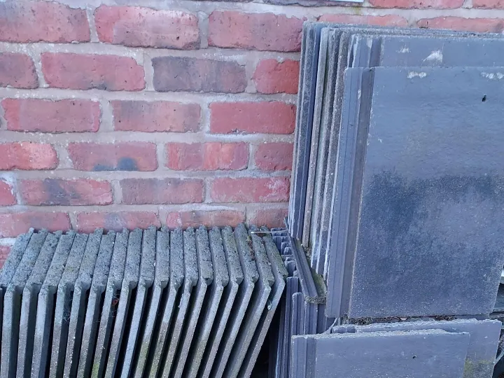 Items free to a good home! &ndash; Concrete tiles n/r