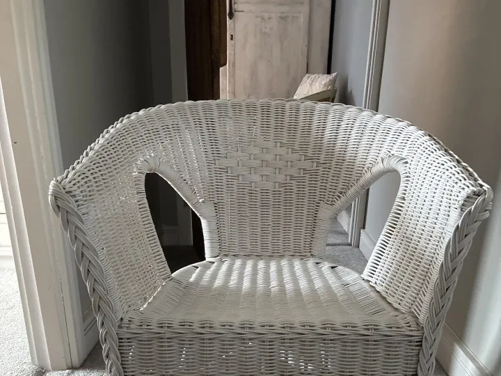 Items for sale
– Bedroom chair £20