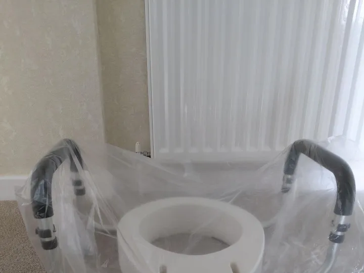 Items for sale
– Brand new raised toilet seat £12
