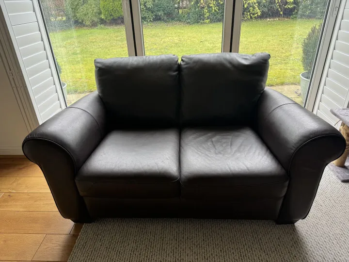 Items for sale
– 2 seater leather sofa £50