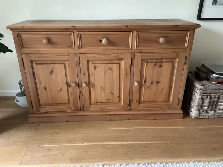 Items for sale
– Sideboard £80.00