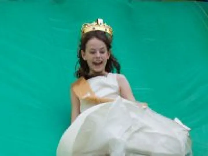 Queen down slide20150628 v2 web