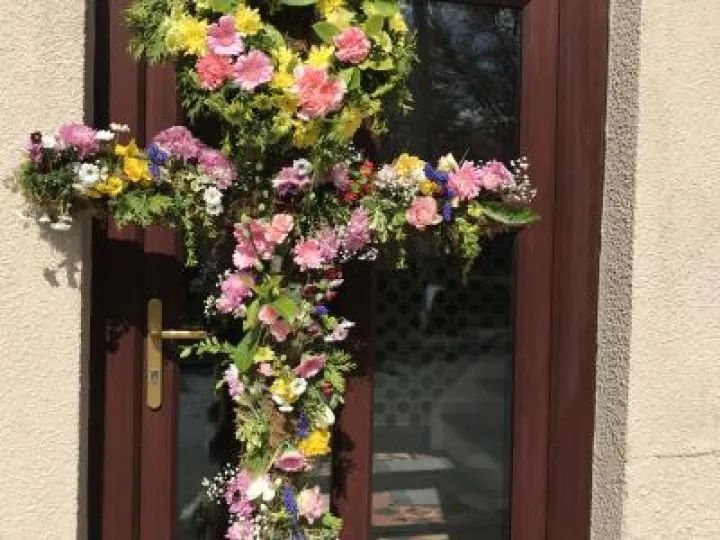 Cross of flowers