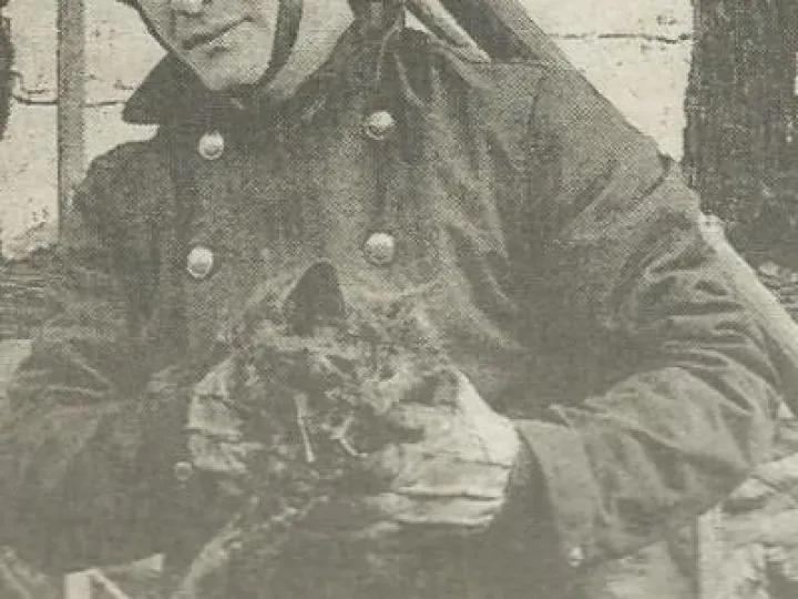 Scan_20170414 firemen with rescued cat