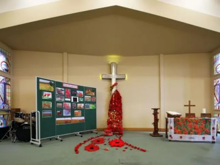 Poppy Display Emmanuel 11th Nov 2017 (4)