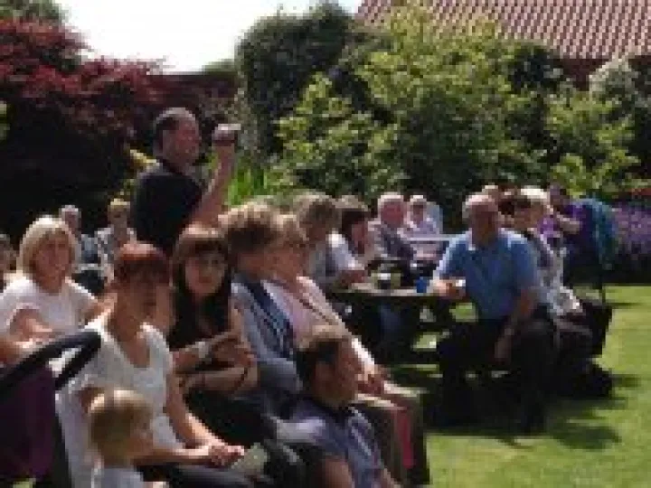 Dodworth Garden Party -----