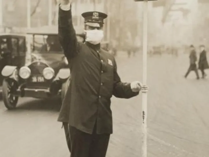 Medical_Department_-_Influenza_Epidemic_1918_-_Masks_for_protection_against_influenza-_Traffic__cop__in_New_York_City_wearing_gauze_ (2)