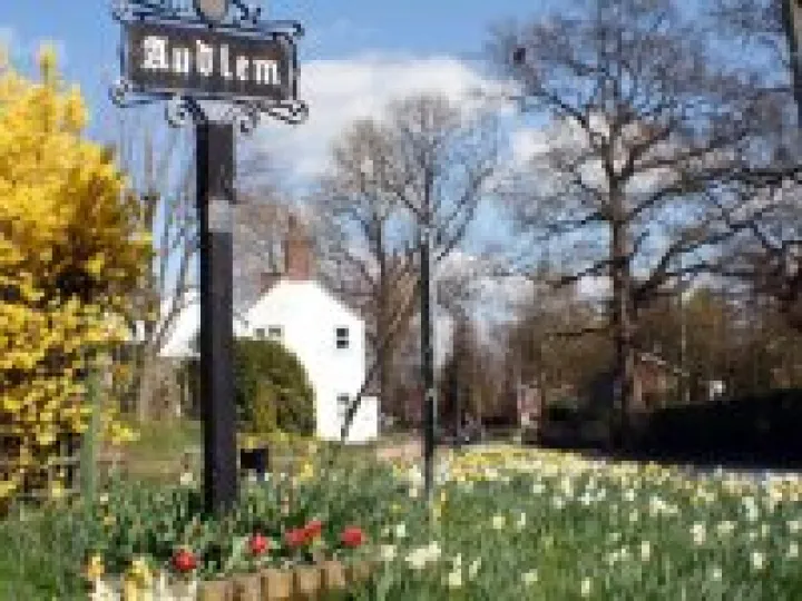 Tollgate Drive floral welcome to Audlem