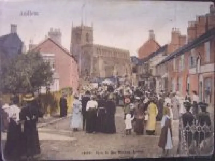 Watching a Parade (1910 &ndash; 1920)