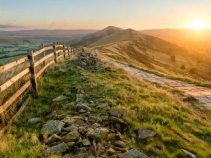 BLOG-GETYY_IMAGE-environment-_peak_district_ridge_path_sunset___GOVuk-620x407