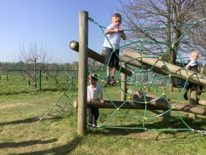 0EC7D2B9-CB2A-45F1-BCB6-CCA74C6F2848