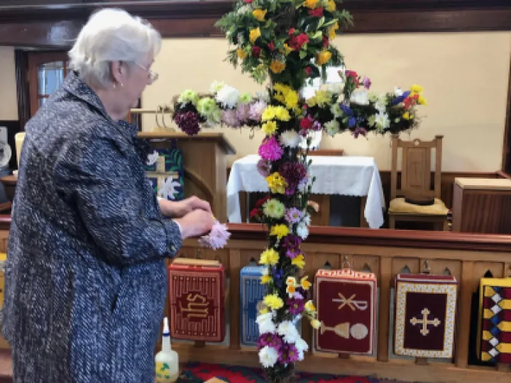 Lenten Cross on Easter Morning 2022_220418