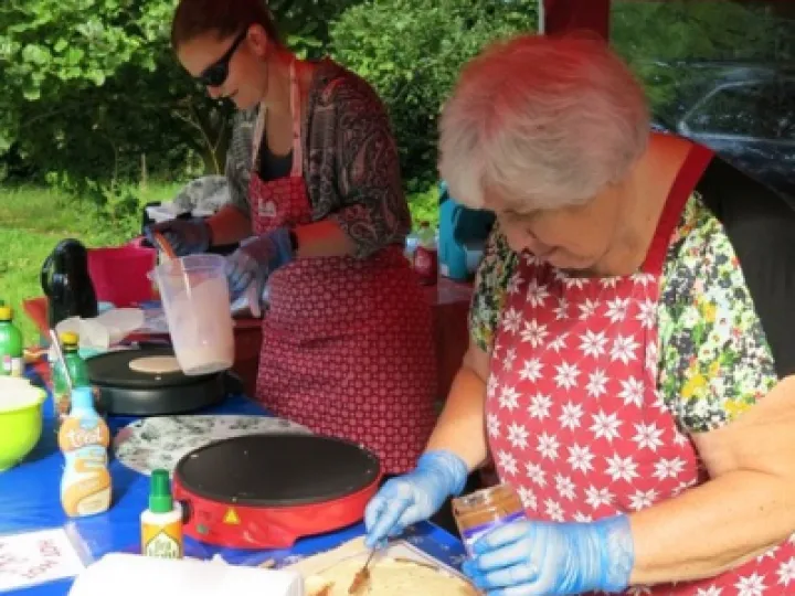 apple pressing &ndash; Pancakes were popular