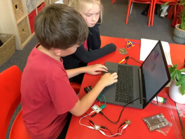 4FFD140F-FDB8-470A-85E2-EAD032869048