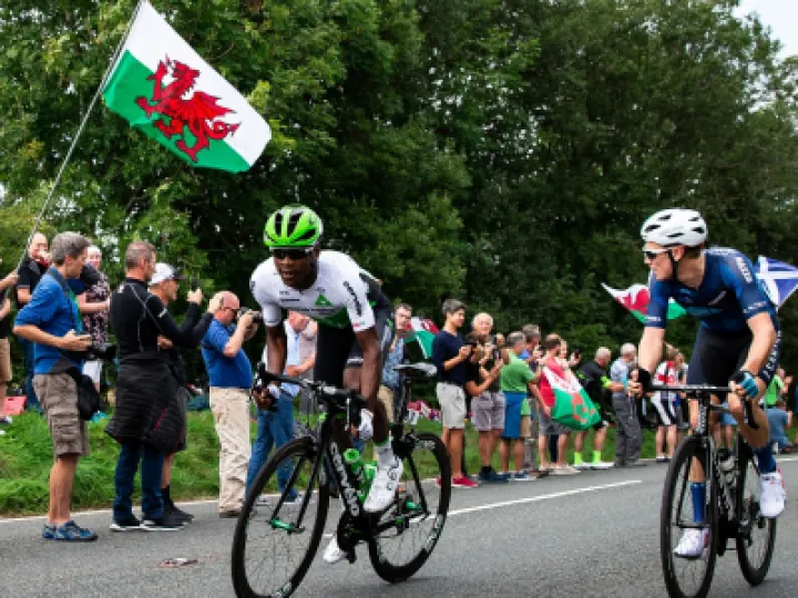 Nic-Dlamini-and-Rory-Townsend-battle-it-out-during-the-2018-Tour-of-Britain-in-Wales-SWpix-com_