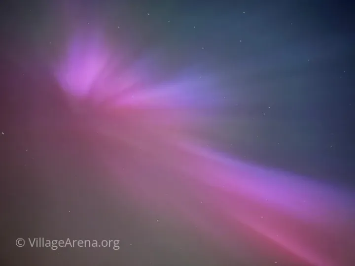 Northernlightsoverchurchminshu