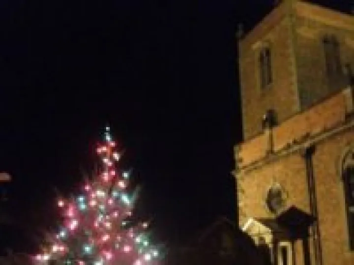 carols-round-the-tree-